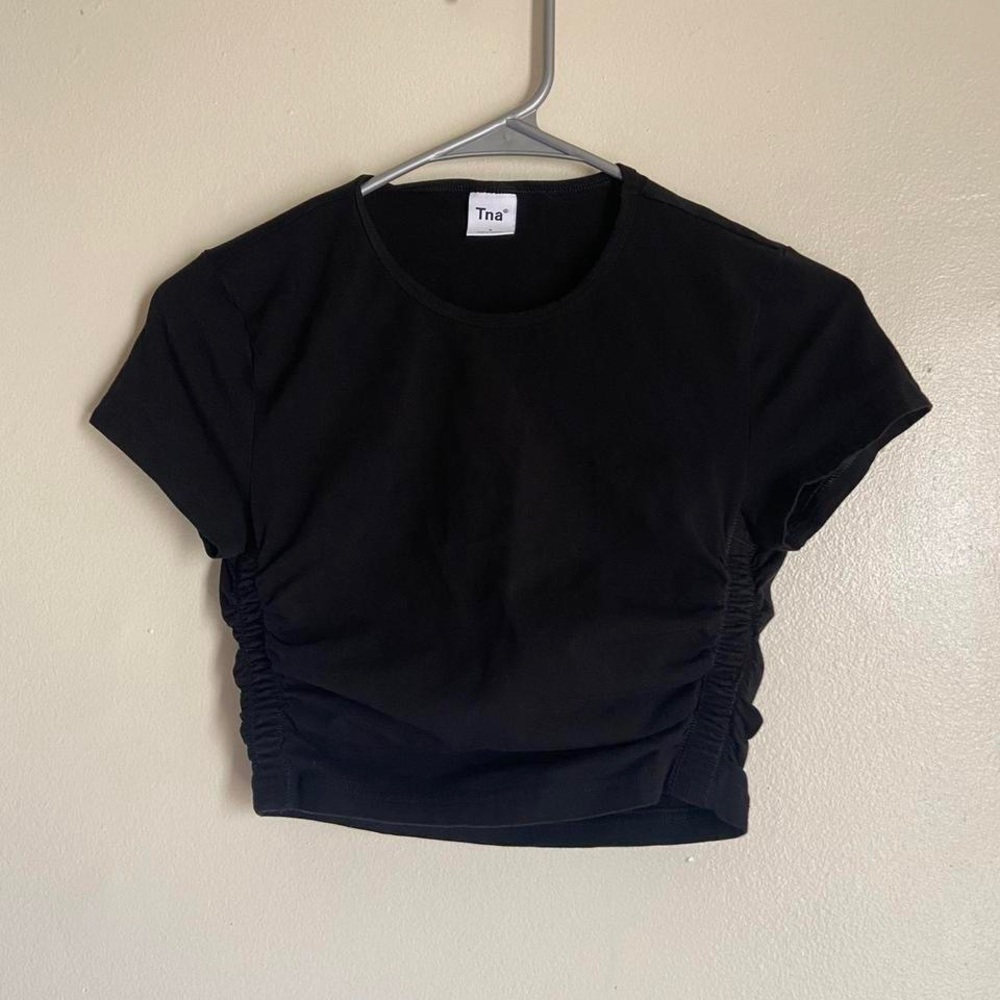 Aritzia TNA black ruched crop top!! excellent condition, worn once. size small.